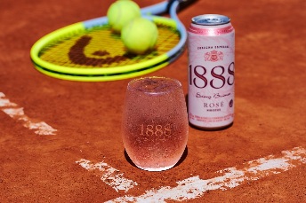 Sidra 1888 junto al tenis