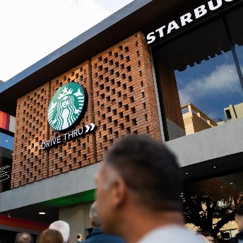 Starbucks llegó a La Feliz