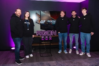 AGON Pro y el equipo de eSports R2 