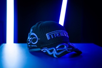Gorra para celebrar 30 años de colaboración