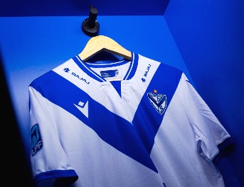 Bajaj junto a Vélez