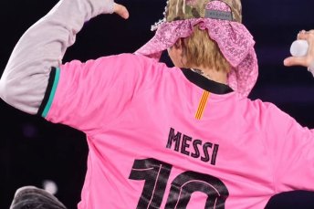 J-Hope con la de Messi