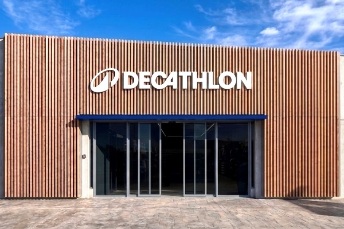 Decathlon abre su primera tienda en el interior